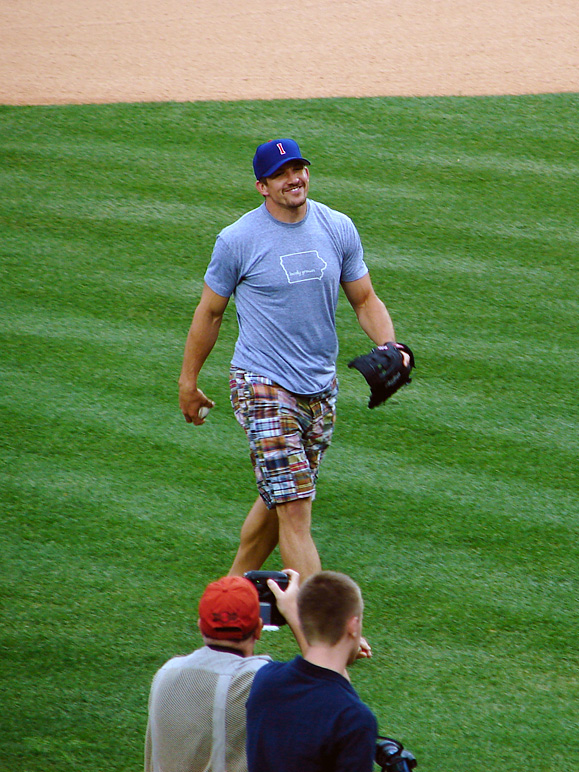 Current Indianapolis Colt and former Iowa Hawkeye Dallas Clark throwing out the first pitch (272.45 KB)
