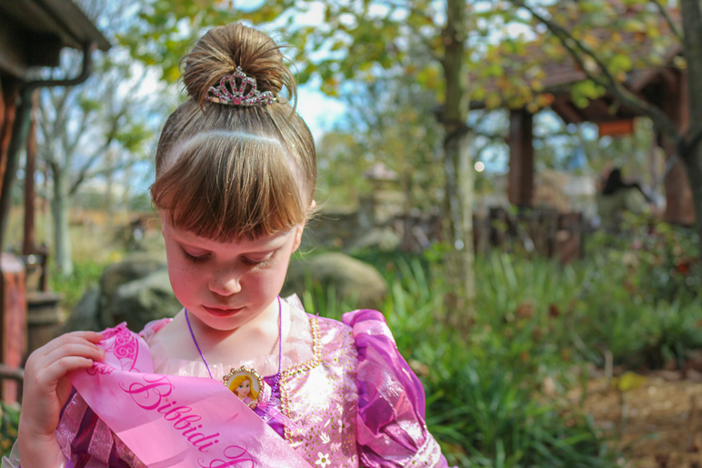 Another cute little photo of Katelyn (234.68 KB)